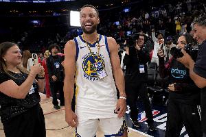 库里比赛直播_库里中国市场年收入_勇士NBA最新动态