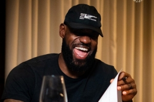 詹姆斯比赛直播_nba湖人最新动态_篮球比赛高清在线观看