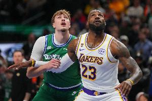 詹姆斯比赛直播_湖人独行侠最新动态_nba詹姆斯弗拉格得分纪录