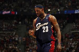 詹姆斯比赛直播_哈登vs詹姆斯争议_篮球NBA最新动态
