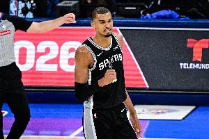 文班亚马比赛直播_尼克斯vs马刺最新动态_篮球NBA高清在线观看
