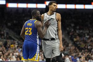 文班亚马比赛直播_勇士vs尼克斯_nba最新战况