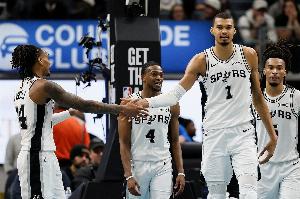 马刺vs尼克斯_NBA篮球最新动态_明日总决赛G1赛前预测