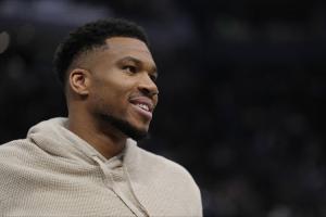 字母哥比赛直播_NBA球星最新动态_雄鹿交易传闻