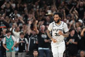 尚帕尼比赛直播_马刺vs尼克斯最新动态_NBA篮球高清观看