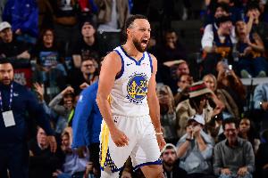 库里比赛直播_李宁vs安踏争夺最新动态_NBA球星签约战况