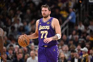 湖人vs独行侠_东契奇交易后选秀权价值飙升_NBA最新动态
