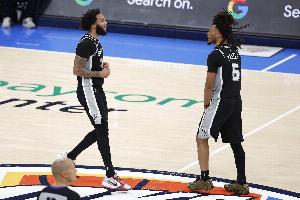 马刺vs尼克斯_尚帕尼打碎球迷美梦_NBA篮球最新战况