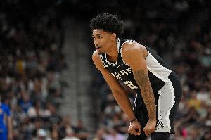 马刺vs对手_哈珀16分8板关键时刻未上场_NBA篮球最新战报