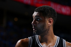 邓肯比赛直播_马刺NBA最新动态_篮球攻防一体高清观看