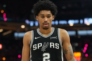马刺比赛直播_哈珀7分钟砍10分_NBA最新战况