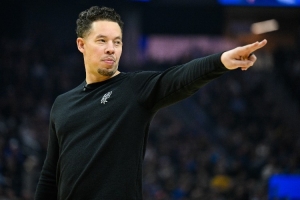 马刺vs尼克斯_NBA最佳教练最新动态_篮球比赛直播