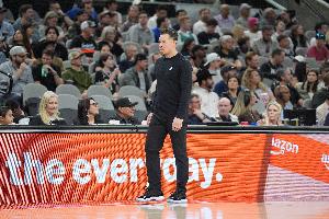 马刺比赛直播_篮球NBA最新动态_马刺队临场状态提升