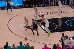 文班亚马比赛直播_周琦点评文班亚马_马刺NBA最新动态