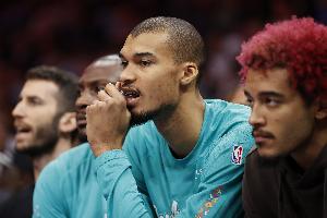 索汉比赛直播_马刺NBA最新动态_尼克斯篮球赛事高清观看
