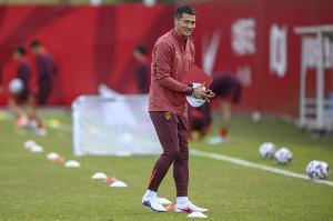 中国男足vs新加坡_世预赛客场作战_足球比赛高清直播