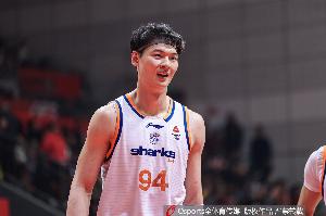 王哲林比赛直播_CBA冠军中锋最新动态_上海vs广厦篮球高清观看