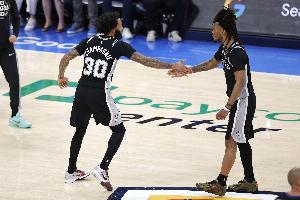 马刺vs尼克斯_NBA篮球直播_纽约球迷远征声势浩大