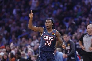 皮尔斯比赛直播_雷霆vs掘金vs老鹰最新动态_哈登NBA合同对比分析赛事报道