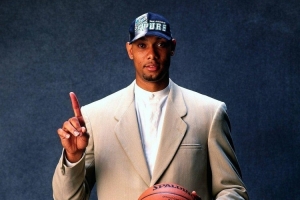 拉里·约翰逊比赛直播_马刺尼克斯经典对决_NBA球星基本功解析