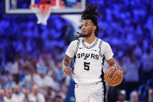 马刺vs尼克斯_总决赛经验不足半场进入状态_nba篮球最新战报