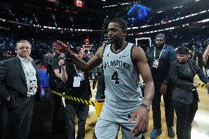 马刺比赛直播_福克斯交易动态_NBA最新签约消息