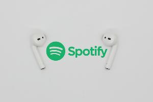 巴塞罗那vsSpotify_西甲最新动态_足球商业合作股价暴涨