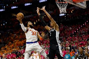 唐斯比赛直播_尼克斯vs马刺最新动态_NBA篮球高清观看