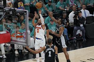 尼克斯vs马刺_NBA比赛直播_布伦森末节关键一投