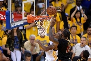 詹姆斯比赛直播_NBA季后赛最新动态_骑士vs马刺历史逆转纪录