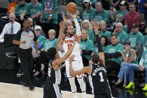 文班亚马比赛直播_尼克斯vs马刺最新动态_NBA球星排名