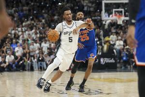 尼克斯vs马刺_大桥防得马刺三后卫15中2_NBA最新战报