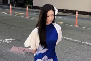 KPL主持一雪发布随拍：乱七八糟地活着 反而发现了好多有趣的事情