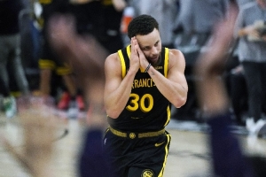 字母哥比赛直播_nba总决赛得分差榜_勇士库里领跑