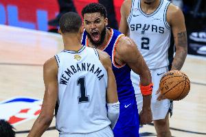 文班亚马比赛直播_加内特评价文班亚马_NBA尼克斯马刺最新动态