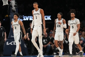 马刺vs尼克斯_nba篮球最新动态_总决赛历史翻盘纪录