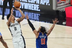 尼克斯vs马刺比赛直播_布伦森关键球集锦_NBA最新战况