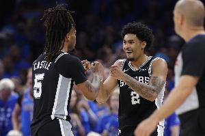 凯尔特人vs马刺_尼克斯最新动态_NBA篮球比赛直播