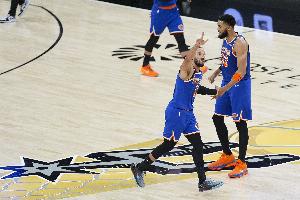 尼克斯vs马刺比赛直播_NBA篮球最新动态_纽约主场天价票价冠军渴望