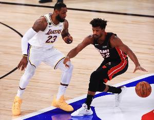 格林比赛直播_nba湖人vs热火最新动态