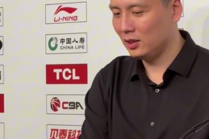 文班去年休赛期光着膀子在少林寺打球，这身体谁看了不震撼