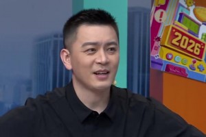 挑个足球球星打篮球会挑谁？杨鸣：哈兰德！横冲直撞 詹姆斯一样